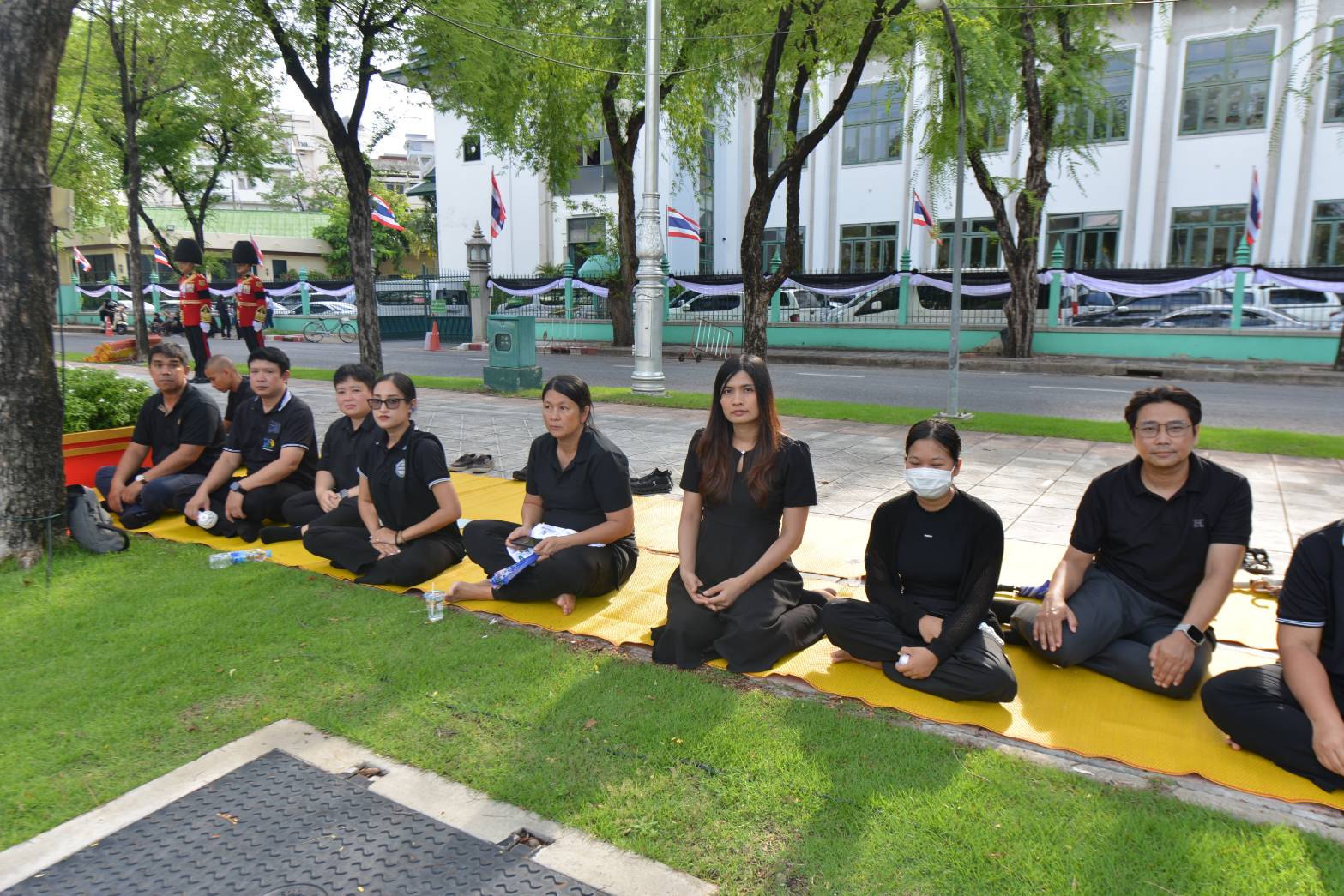 title - ส.ป.ก. ร่วมเข้าเฝ้าฯ และน้อมส่งเสด็จในการเคลื่อนขบวนอัญเชิญพระศพ สมเด็จพระเจ้าลูกเธอเจ้าฟ้าพัชรกิติยาภา นเรนทิราเทพยวดี กรมหลวงราชสาริณีสิริพัชร มหาวัชรราชธิดา สู่พระบรมมหาราชวัง